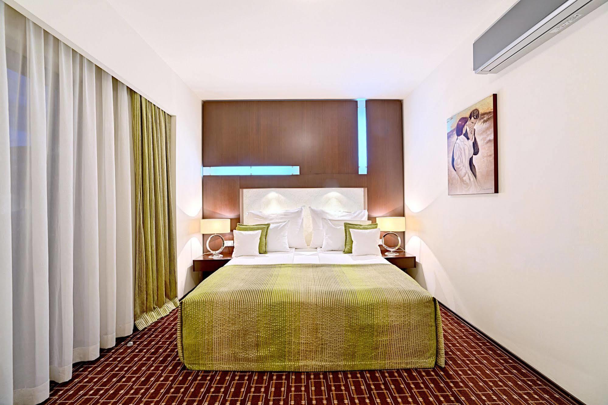 Hotel Cubix Braşov Eksteriør bilde